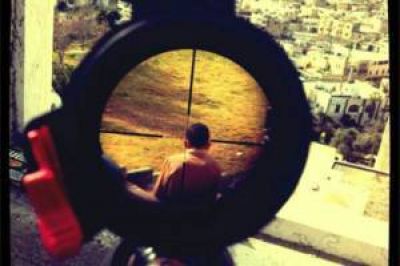 Foto de soldado israel� apunt�ndole a un ni�o palestino desata pol�mica