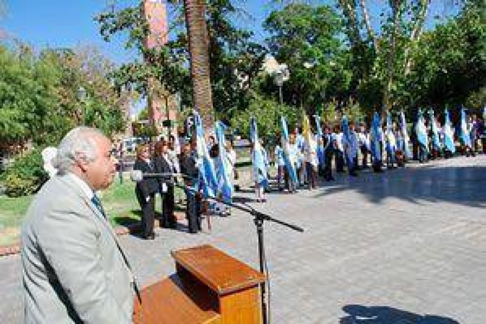 Emotivo acto por el Bicentenario de la Batalla de Salta	