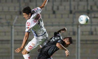 Godoy Cruz jug� mal pero avanz� de fase tras imponerse en los penales a Chacarita