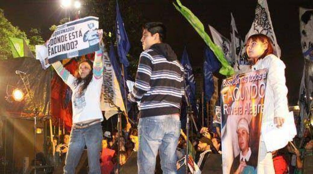 Masiva marcha a un a�o de la desaparici�n del �Rubio del Pasaje�