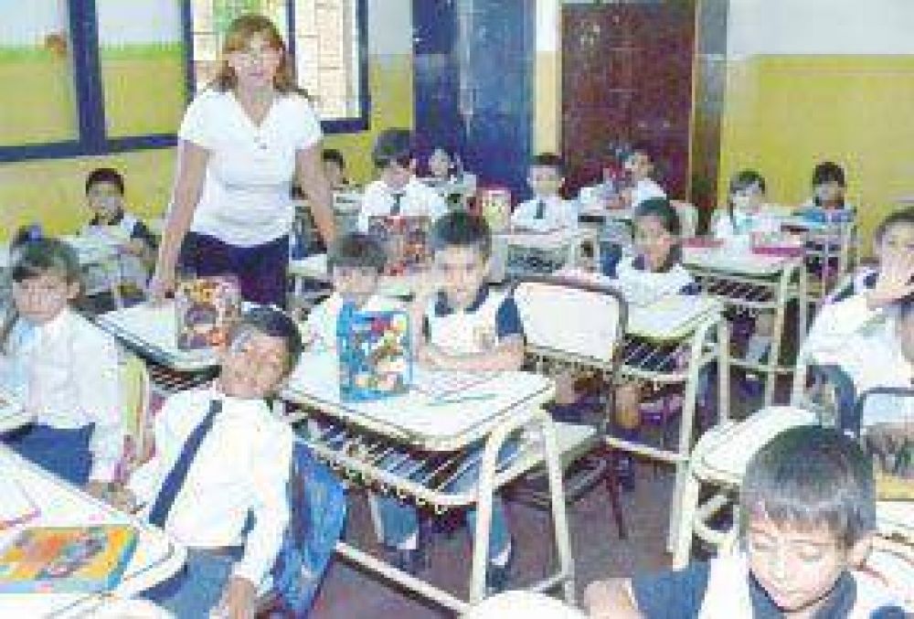 En febrero el Gobierno pasa 200 pesos al b�sico docente
