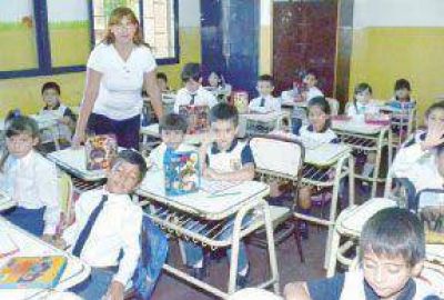 En febrero el Gobierno pasa 200 pesos al b�sico docente