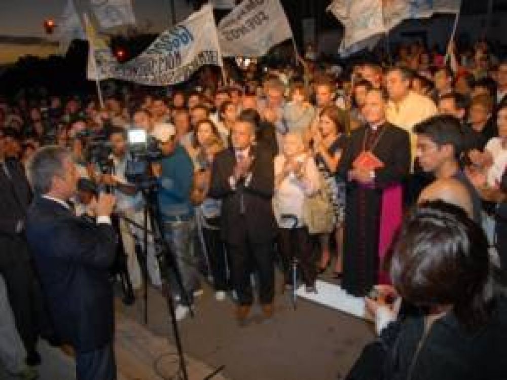 Qued� inaugurado el tramo central de la avenida Eva Per�n