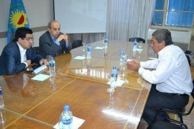 Slezack se reuni� con Arl�a y autoridades de EDELAP
