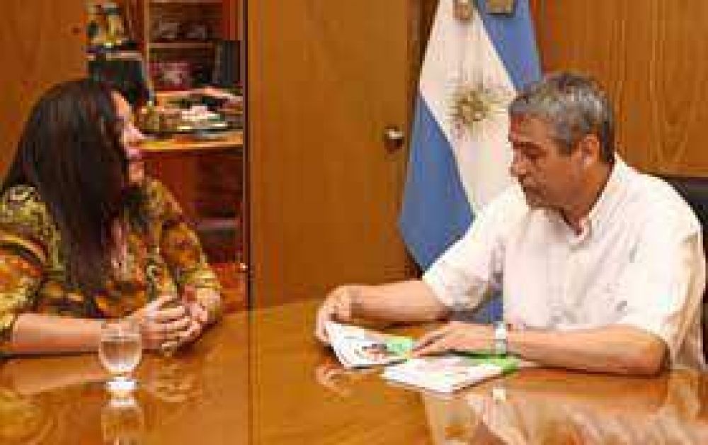 El Intendente recibi� a la candidata a diputada para Italia, Prof. Gabriela Malusa