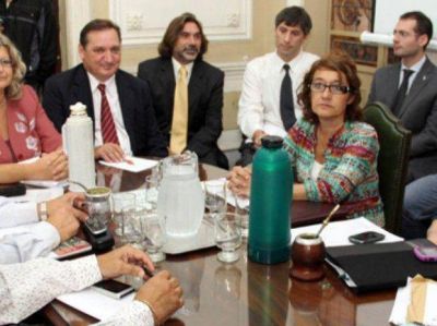 Los gremios docentes consideraron "insuficiente" la propuesta salarial que hizo el gobierno provincial