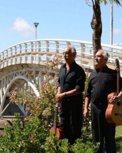 Preparativos para el festival de chamam� en Plaza Italia
