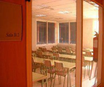 Fumigan escuelas para el inicio de clases  