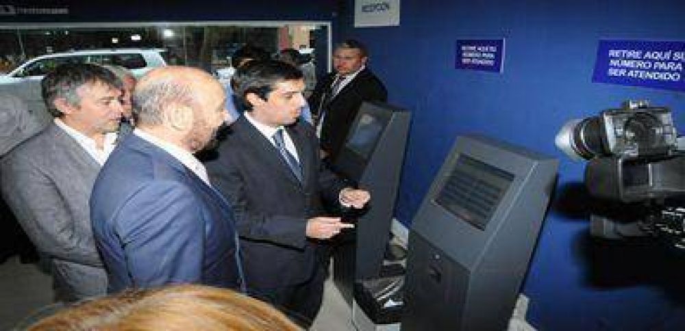 El gobernador presidio el acto de inauguraci�n del nuevo anexo del Banco de Formosa SA