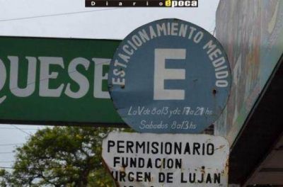Cobran estacionamiento fuera del horario oficial