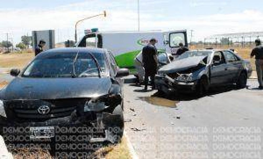 Choque frontal entre dos autos en el cruce de las rutas 7 y 65