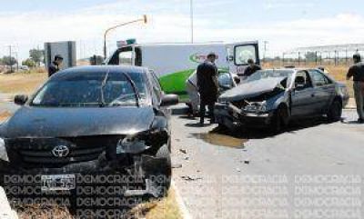 Choque frontal entre dos autos en el cruce de las rutas 7 y 65