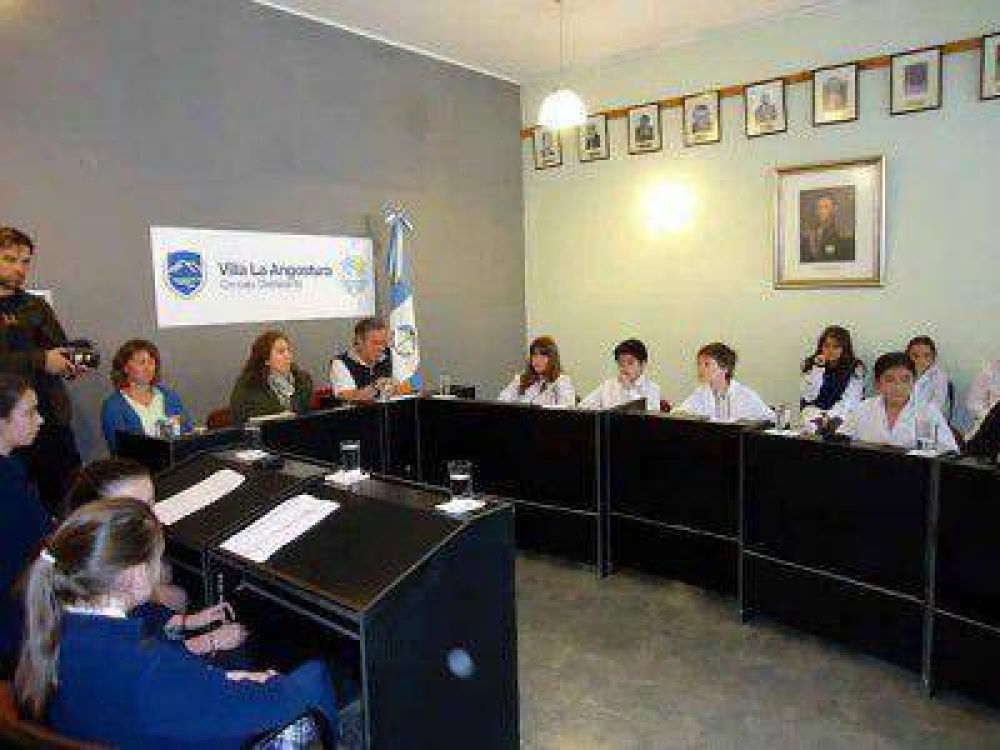 Impulsan proyecto para crear el Parlamento Juvenil