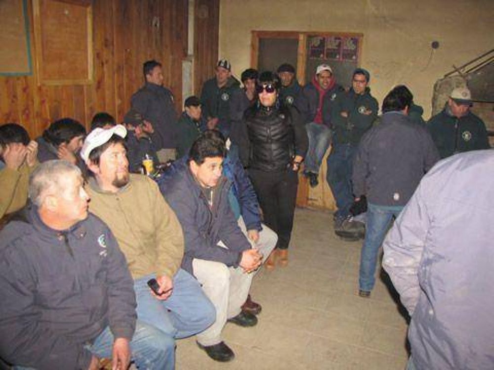 Trabajadores reclaman mesa salarial y apuntan a una suba del 30%