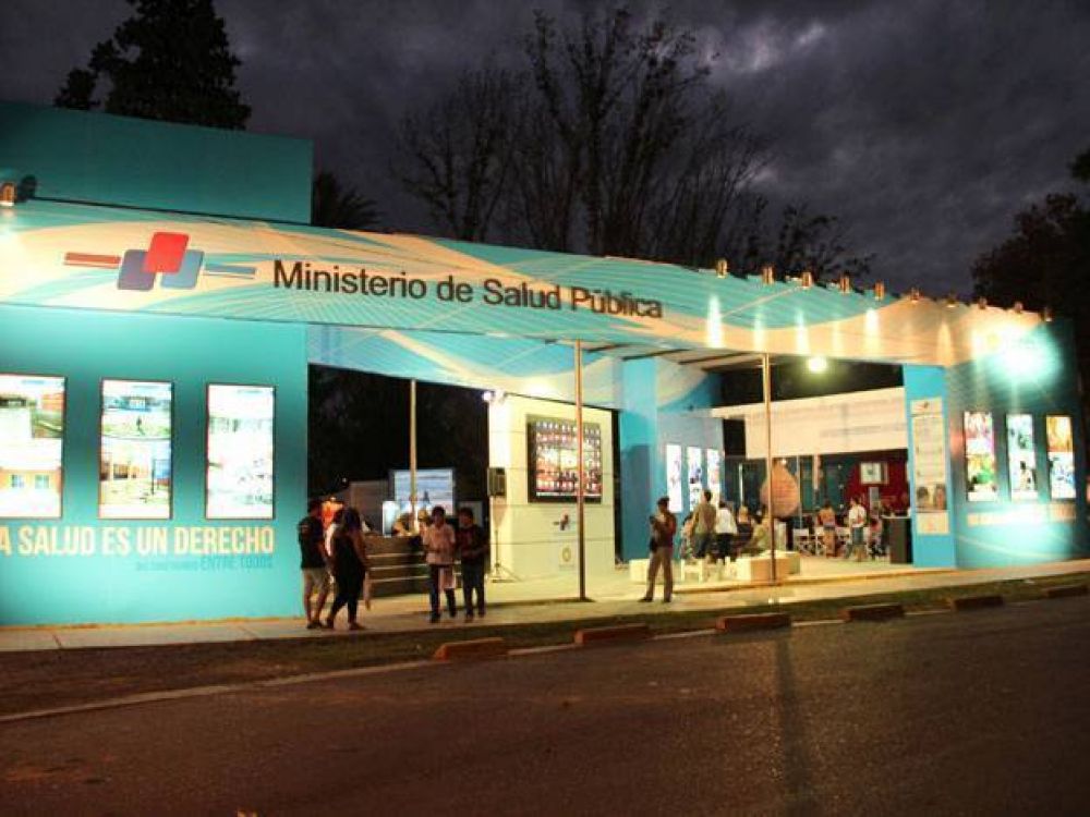 Las mujeres son el esp�ritu del stand del Ministerio de Salud P�blica