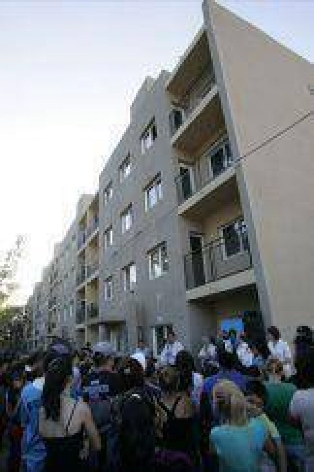 Pol�mica por la entrega de viviendas en Villa Los Eucaliptus