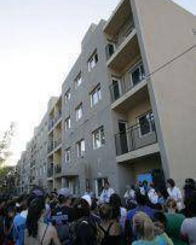 Pol�mica por la entrega de viviendas en Villa Los Eucaliptus