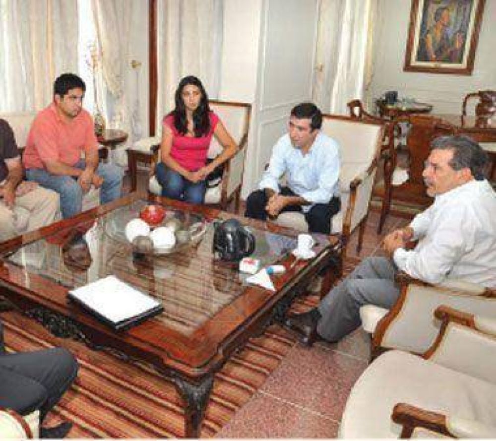 Beder Herrera recibi� ayer a los nuevos funcionarios del IPALaR