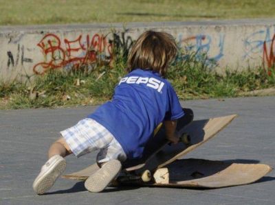 La Justicia embarg� el sueldo de una maestra que impide que su hijo vea al padre
