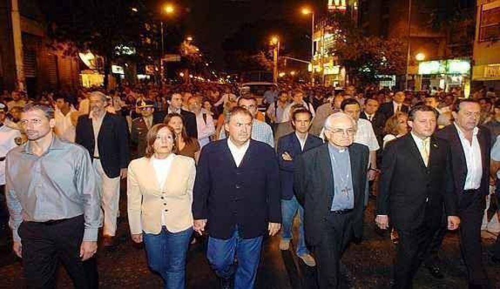 ���ez reclam� que los candidatos hagan propuestas cre�bles a la gente