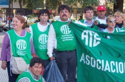 Trabajadores de ATE Chaco realizan paro de 48 horas en la administración Pública