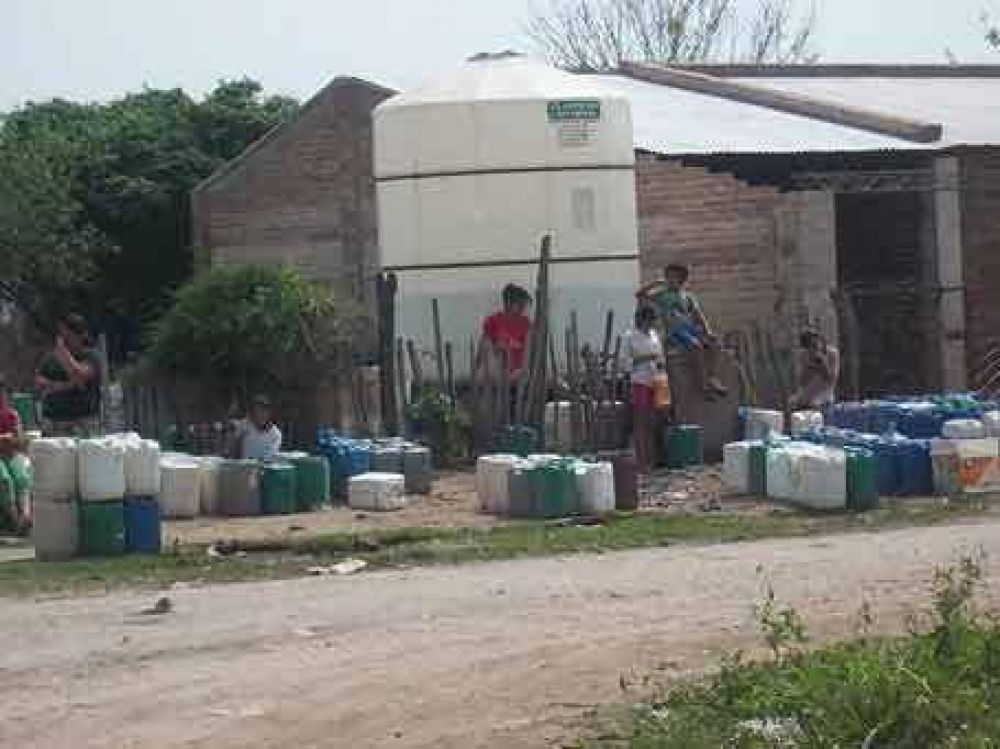 Vecinos del barrio Matadero denuncian que comercializan el agua destinada a cisternas