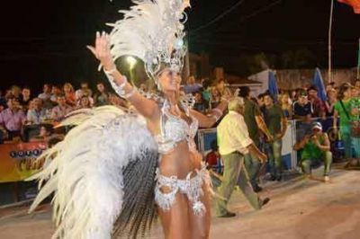 Estrella Tropical en mayores, y Capullito en infantil, ganadores en Castelli