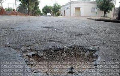 Ahora prometen �sanear� todas las calles de asfalto �antes de septiembre�