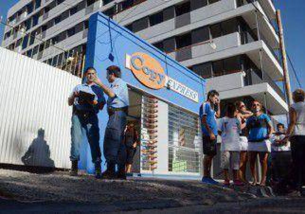 Delincuentes maniataron a tres personas durante un asalto 