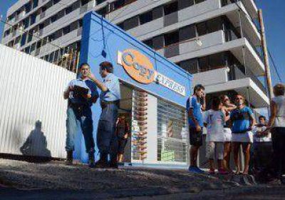 Delincuentes maniataron a tres personas durante un asalto 
