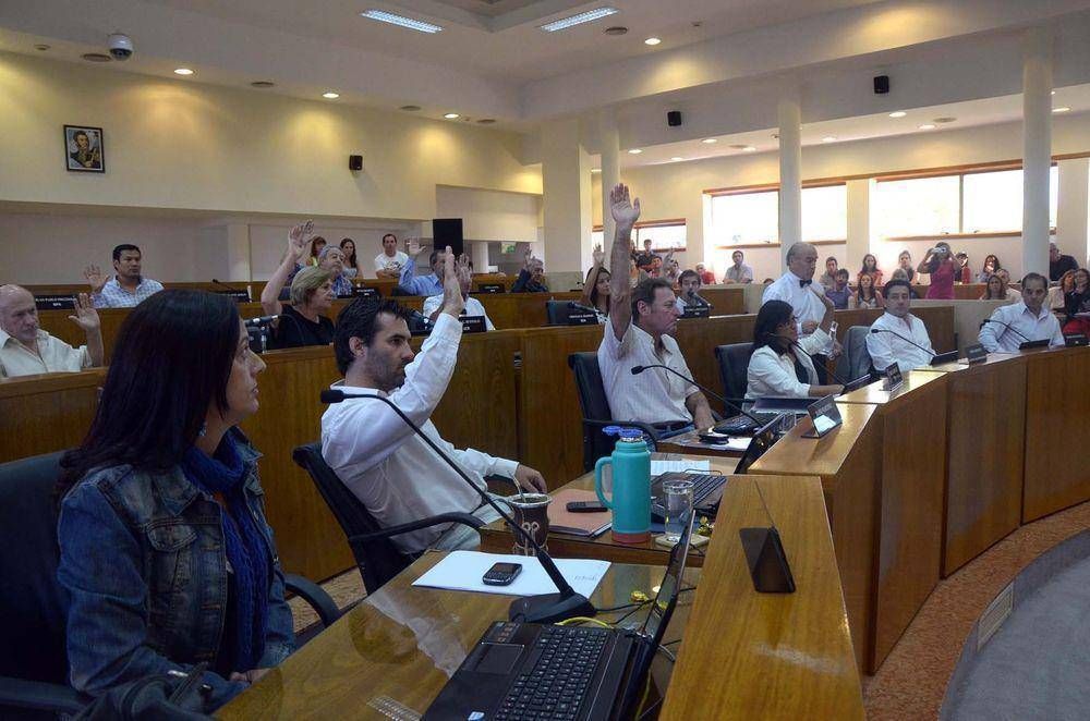 Fugaz sesi�n para archivar juicio pol�tico contra Quiroga