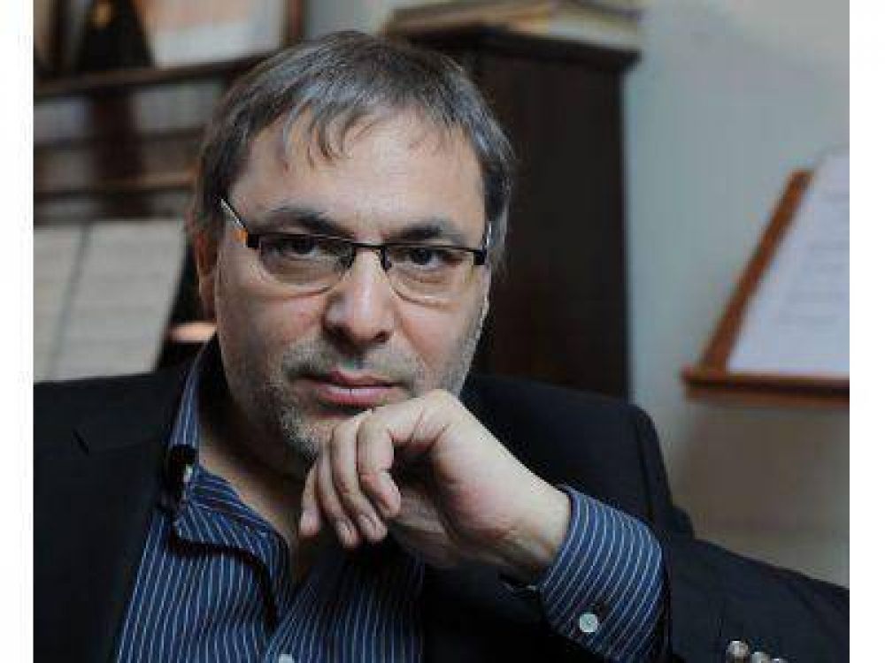 GABRIEL ROL�N CIERRA EL CICLO DE ESCRITORES DE VERANO PLANETA