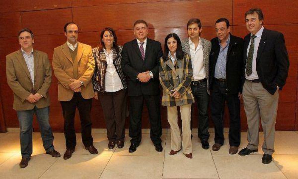 Se reunir�n en Ushuaia los intendentes que forman el G8