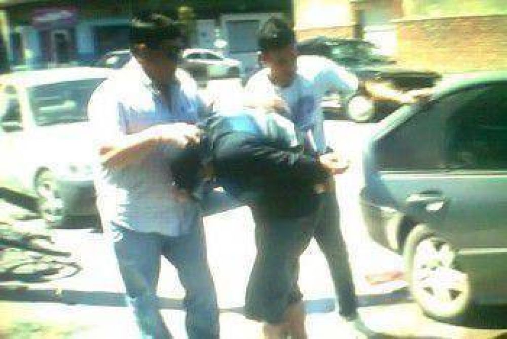 Le robaron y persigui� a los delincuentes hasta que recuper� $60 mil