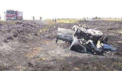 Exclusivo: un auto volc� y se incendi� en la ruta 55