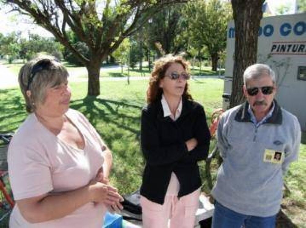 El grupo "Renacer" contin�a la colecta de �tiles escolares