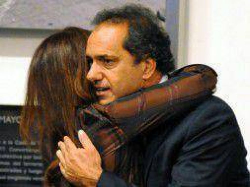 Buscando limar asperezas, el sciolismo realiza acto en apoyo a Cristina