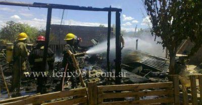 Desarrollo Social asisti� a familia damnificada por incendio