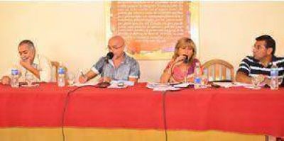 Docentes rechazan oferta y seguir�n l�nea nacional	