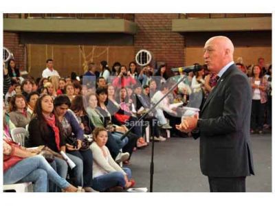 El gobierno complet� la titularizaci�n de 2500 docentes