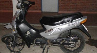La chocaron para robarle la moto, pero uno fue atrapado