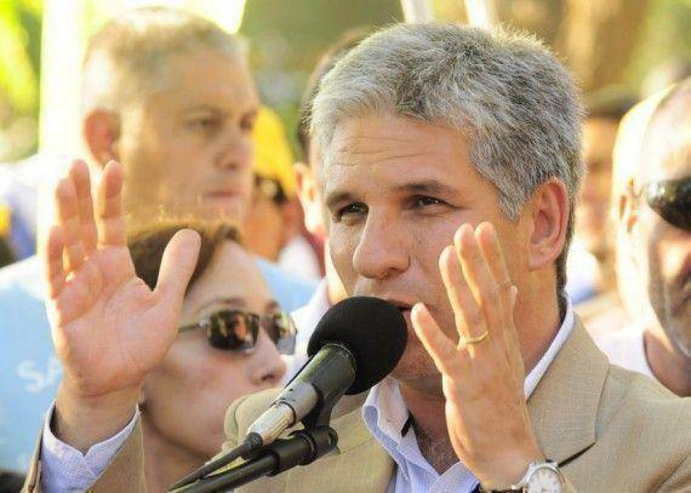 El Gobierno inaugur� 29 cuadras de pavimento