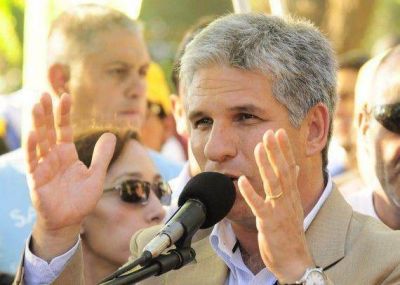 El Gobierno inaugur� 29 cuadras de pavimento