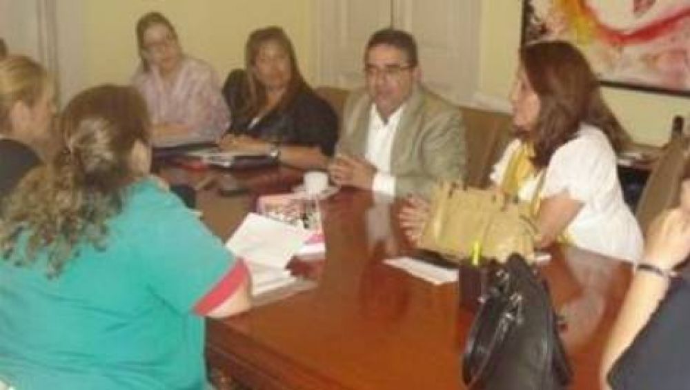 Negociacin salarial: Jalil se reuni con docentes municipales