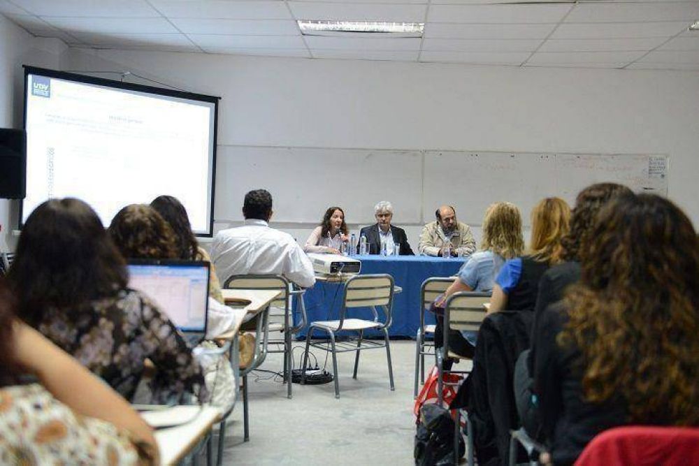 Docentes y tutores de la Tecnicatura en Microcr�dito participaron de una jornada de trabajo en la UNDAV