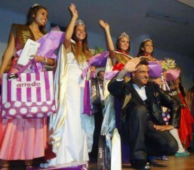 Paula Romanazzi fue electa como 3� Reina del Carnaval del Puerto