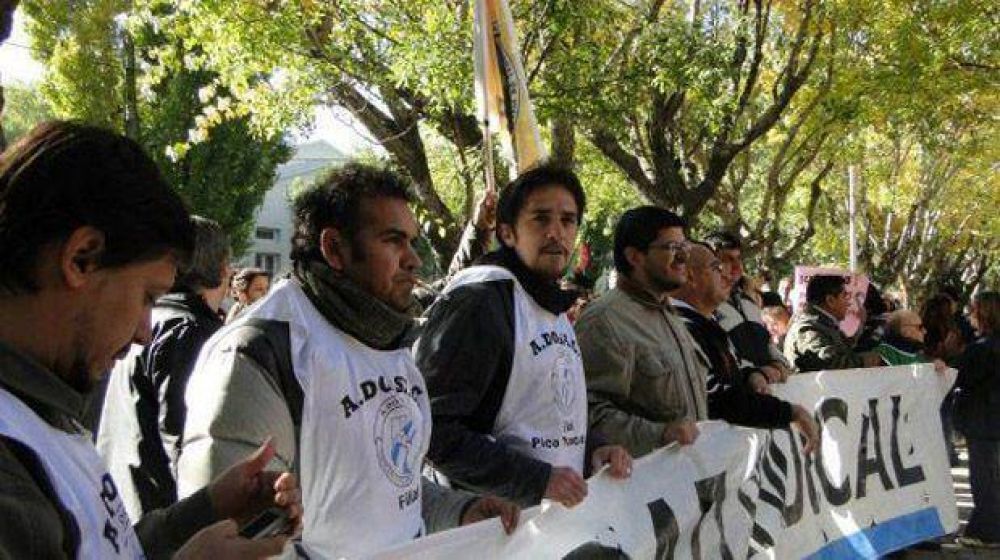 Es inminente el paro docente en Santa Cruz
