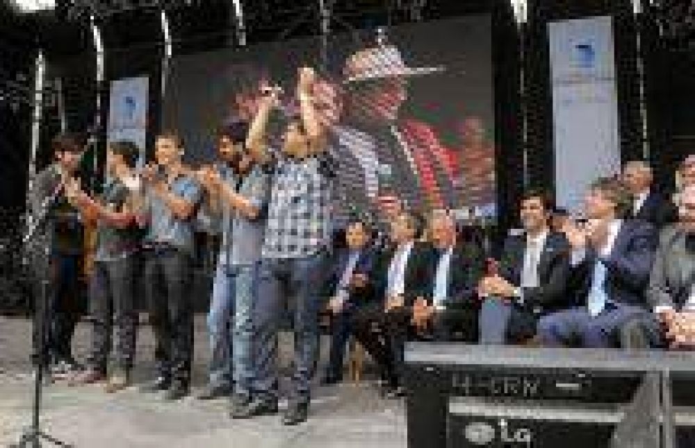 M�s de 200 mil personas pasaron por el megafestival por la Batalla de Salta