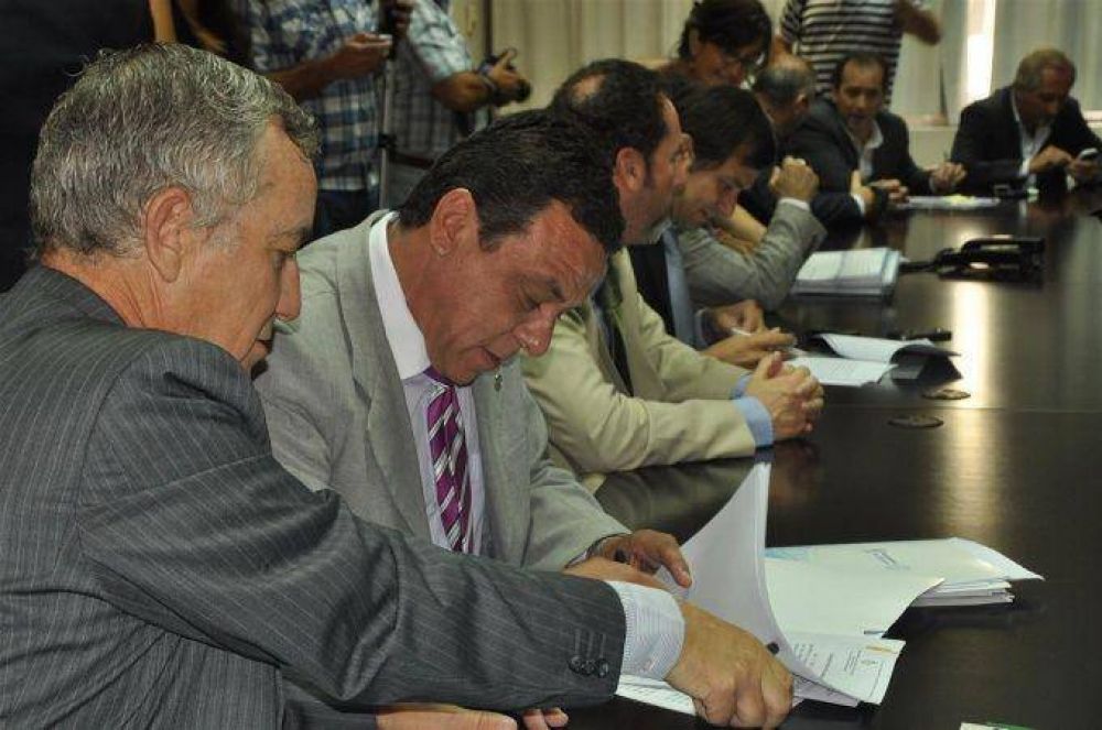 Anuncian el env�o de m�s de 8 millones de pesos a Z�rate y Lima para obras sanitarias