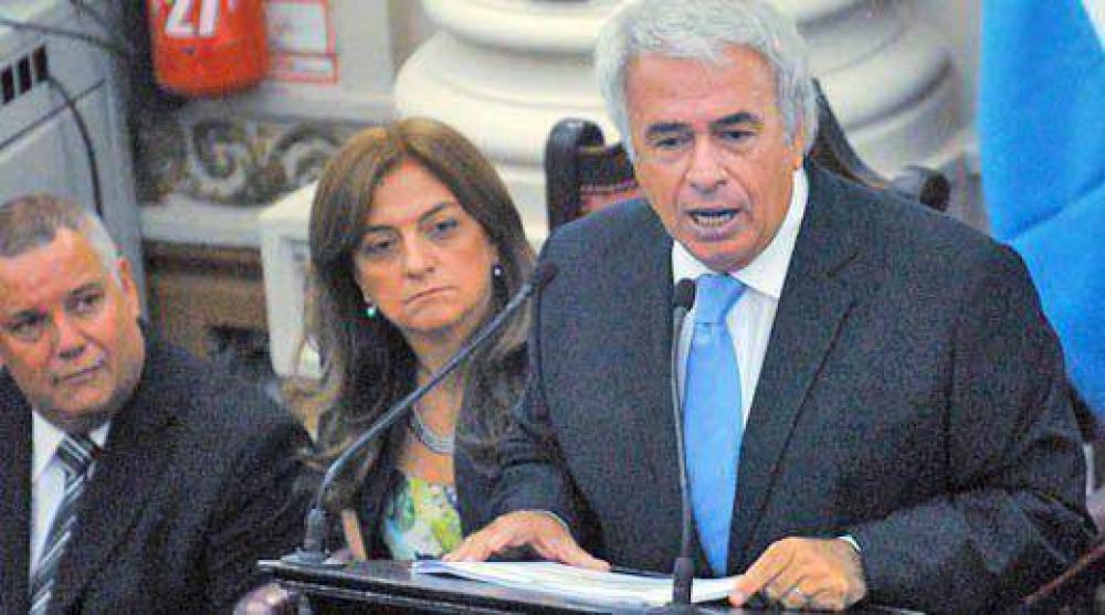 Con cr�ticas a De la Sota y Mestre, Naci�n inaugura dos jardines maternales